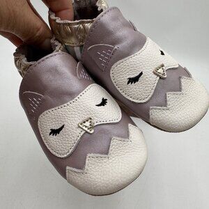 Robeez Olivia Soft Sole Decorated with Olivia the Owl striped heel side area bab